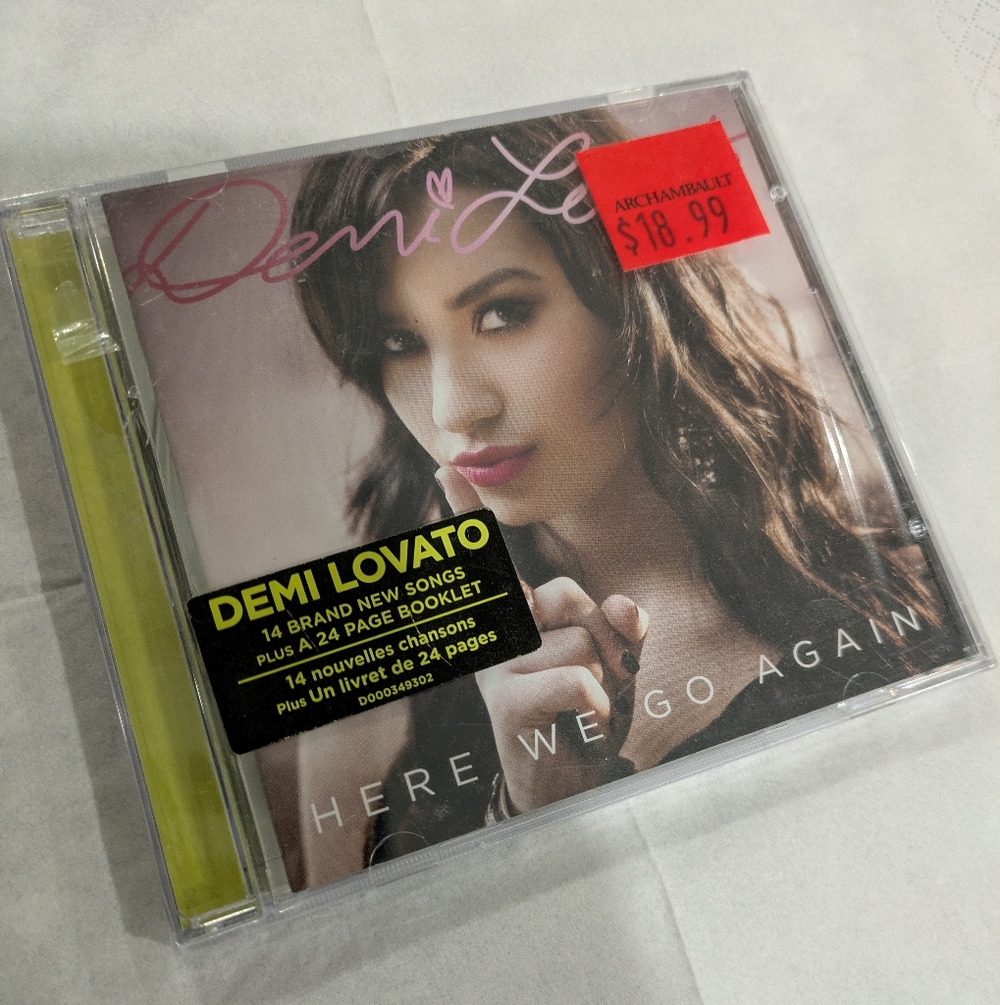 🦋5/25$ Demi Lovato - Here We Go Again CD - Yellow and Black Accents